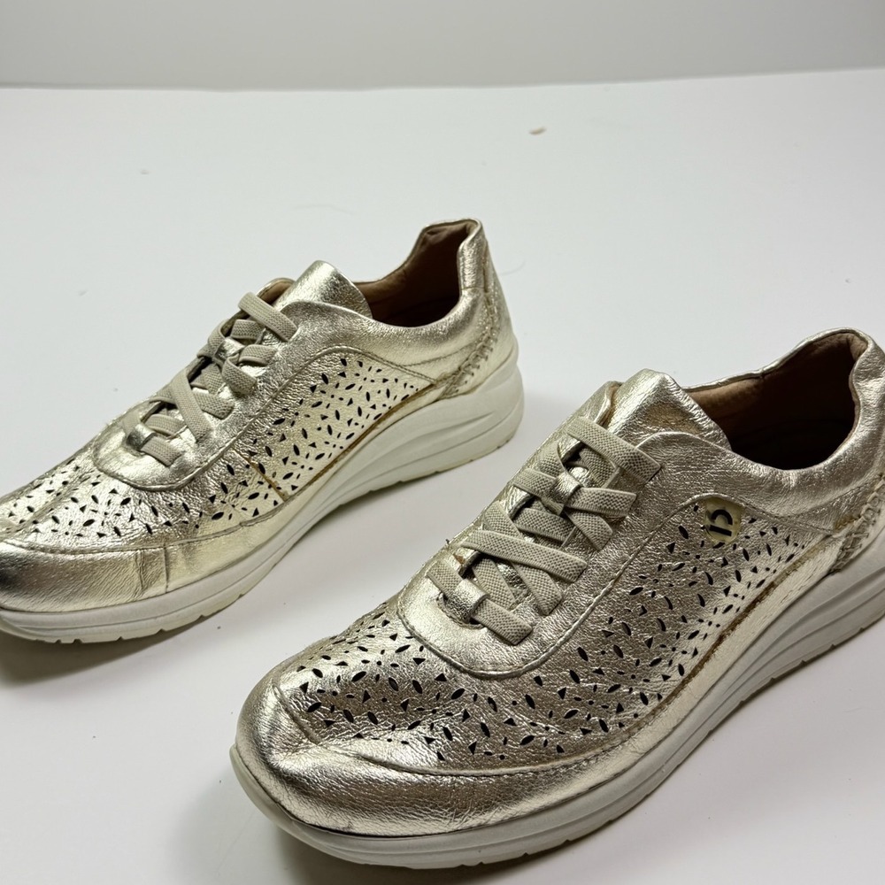 Earth Nimble Viva Gold Metallic Shiny Leather Laser Cut Lace Up Sneakers 9M